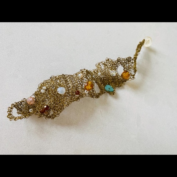 Mesh metal bracelet with beads on top - Picture 4 of 6